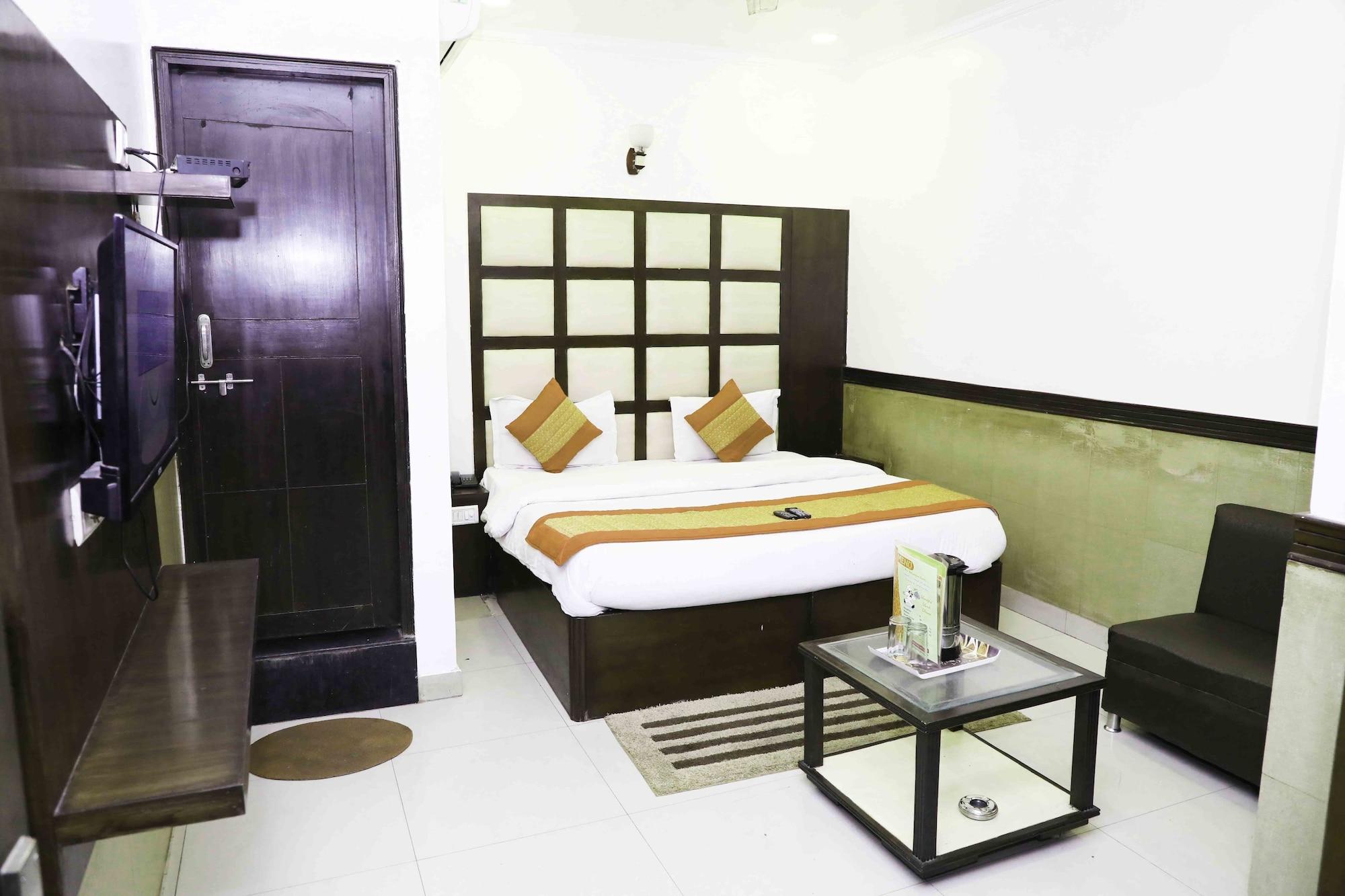 Oyo Flagship Kumar Palace New Delhi Exterior photo