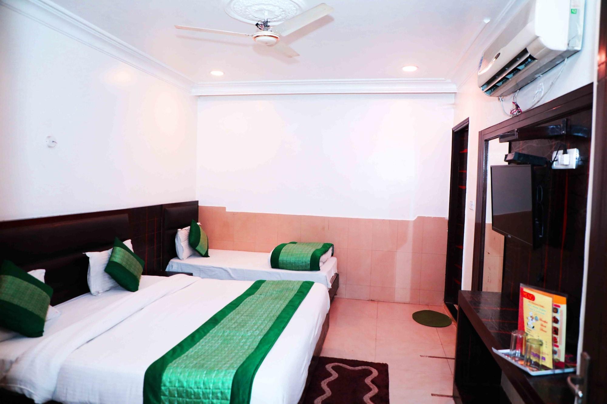 Oyo Flagship Kumar Palace New Delhi Exterior photo